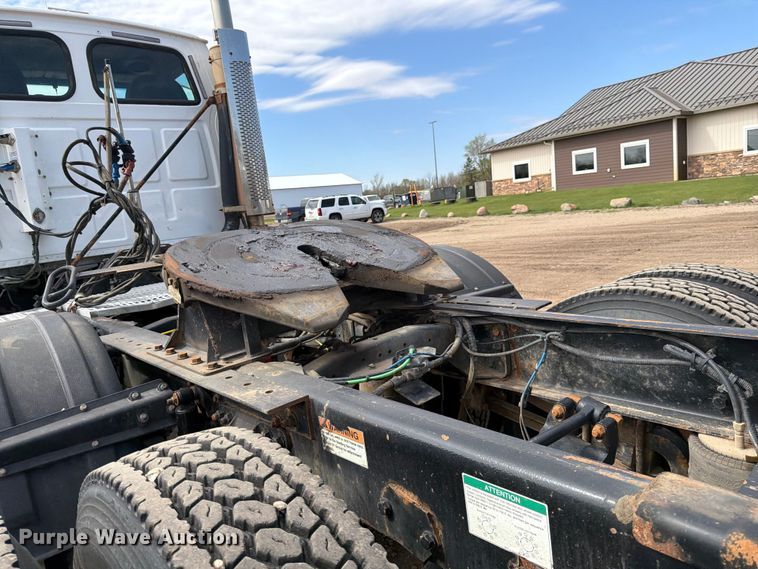 image for item FK0164 2003 Sterling A9500 semi truck