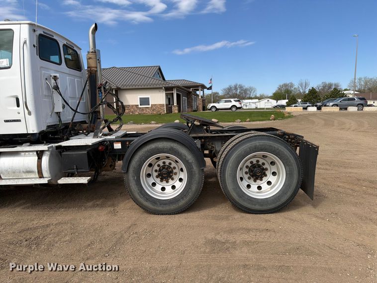 image for item FK0164 2003 Sterling A9500 semi truck