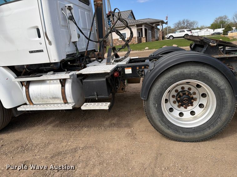 image for item FK0164 2003 Sterling A9500 semi truck