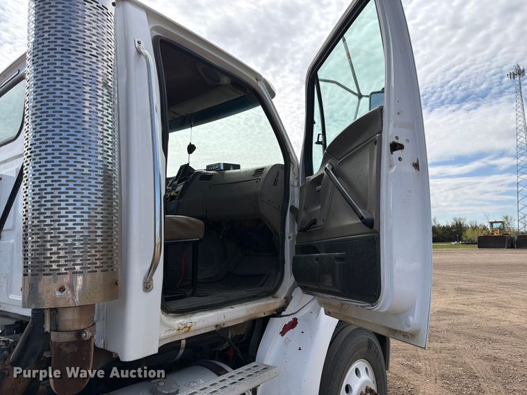 image for item FK0164 2003 Sterling A9500 semi truck