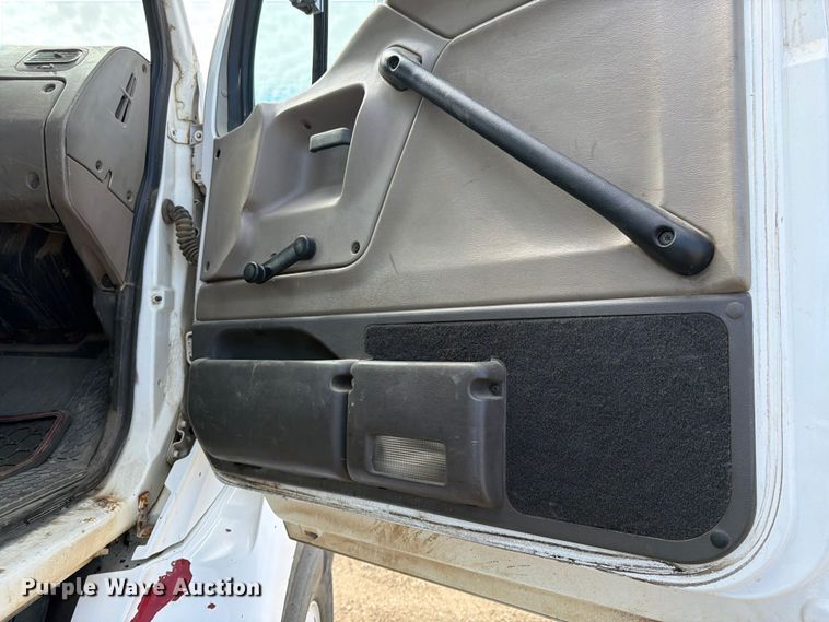 image for item FK0164 2003 Sterling A9500 semi truck