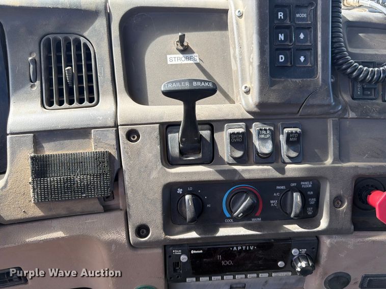 image for item FK0164 2003 Sterling A9500 semi truck