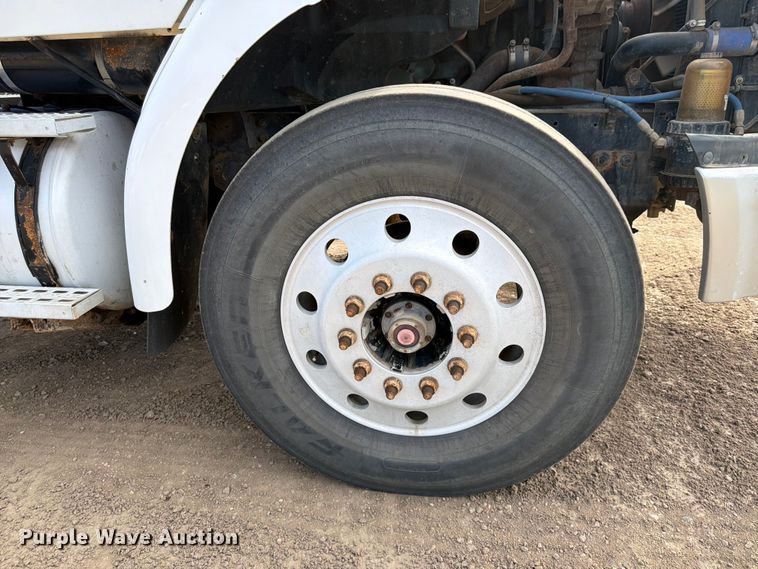 image for item FK0164 2003 Sterling A9500 semi truck