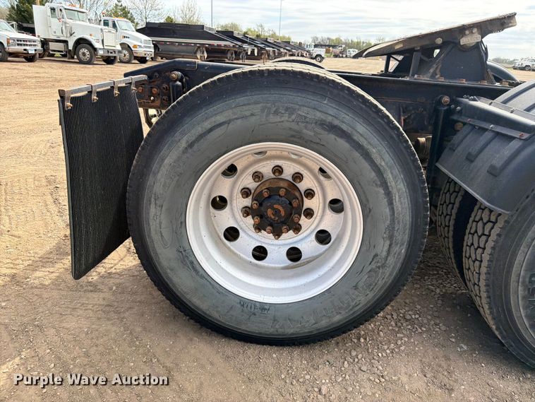 image for item FK0164 2003 Sterling A9500 semi truck