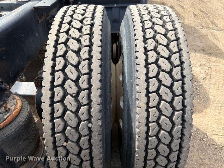 image for item FK0164 2003 Sterling A9500 semi truck