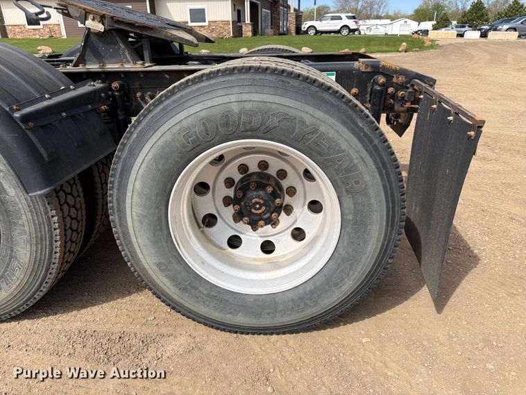 image for item FK0164 2003 Sterling A9500 semi truck