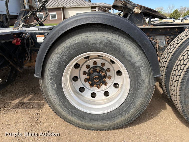 image for item FK0164 2003 Sterling A9500 semi truck