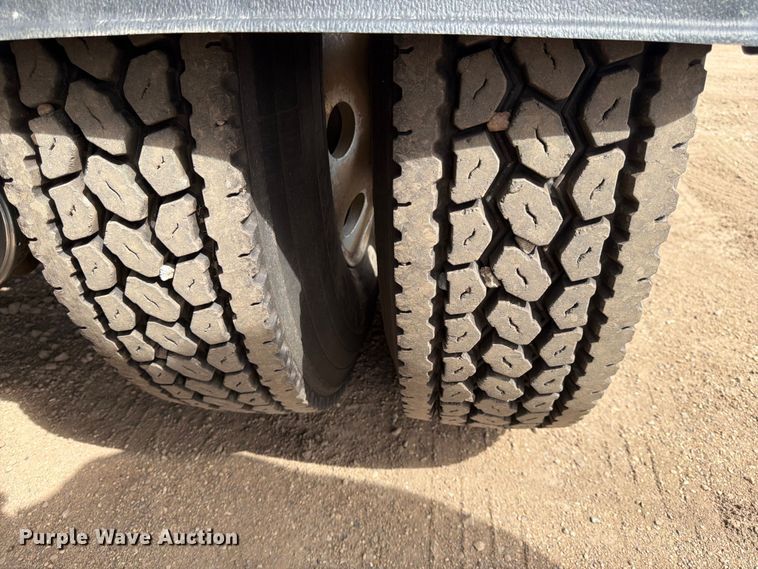 image for item FK0164 2003 Sterling A9500 semi truck