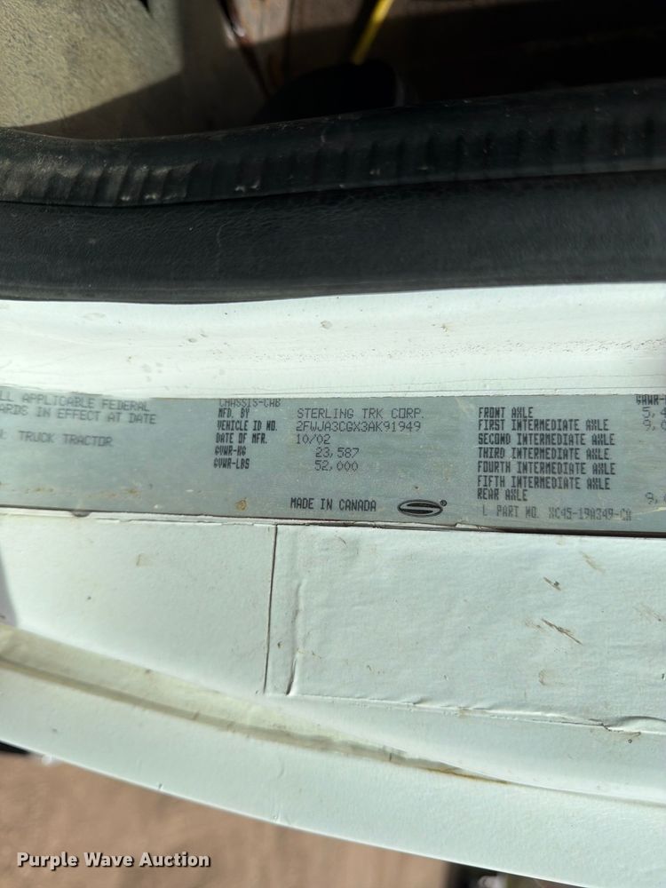 image for item FK0164 2003 Sterling A9500 semi truck