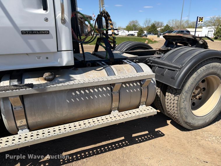 image for item FK0165 2007 Sterling A9500 Series semi truck