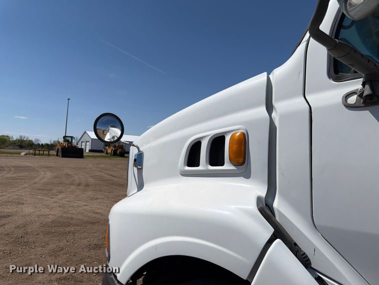 image for item FK0165 2007 Sterling A9500 Series semi truck