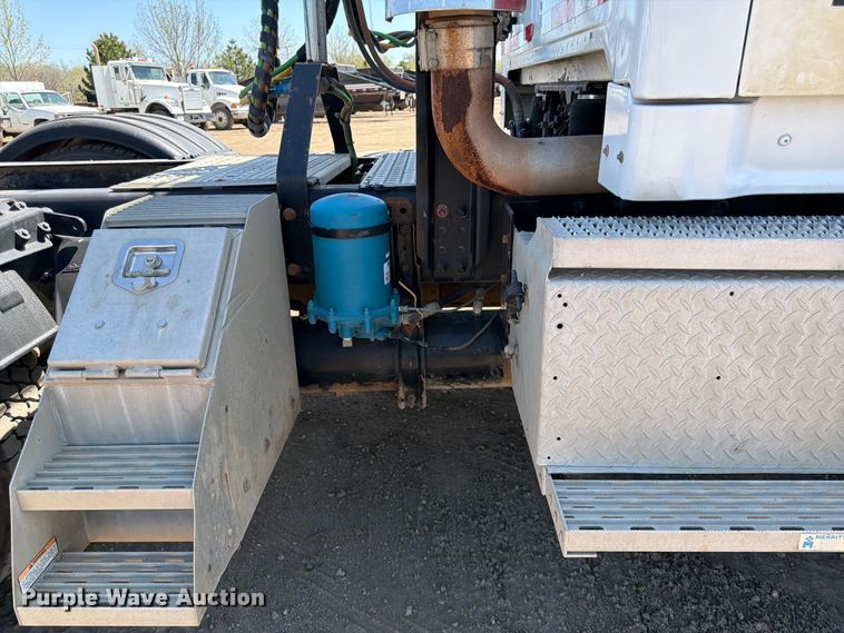 image for item FK0165 2007 Sterling A9500 Series semi truck