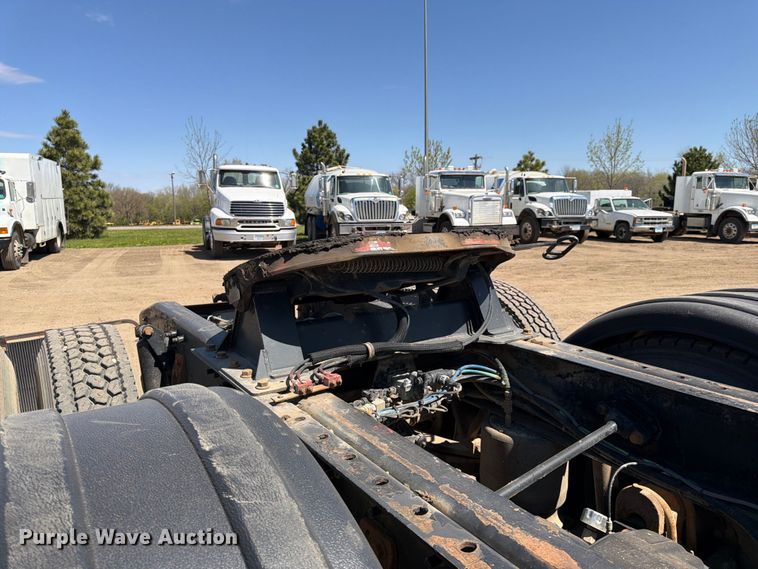 image for item FK0165 2007 Sterling A9500 Series semi truck