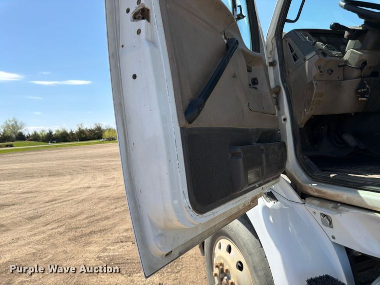 image for item FK0165 2007 Sterling A9500 Series semi truck