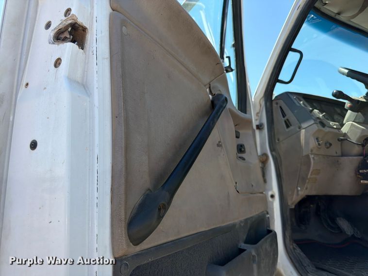 image for item FK0165 2007 Sterling A9500 Series semi truck