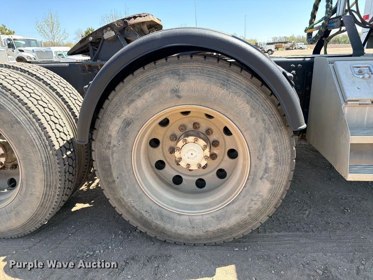 image for item FK0165 2007 Sterling A9500 Series semi truck