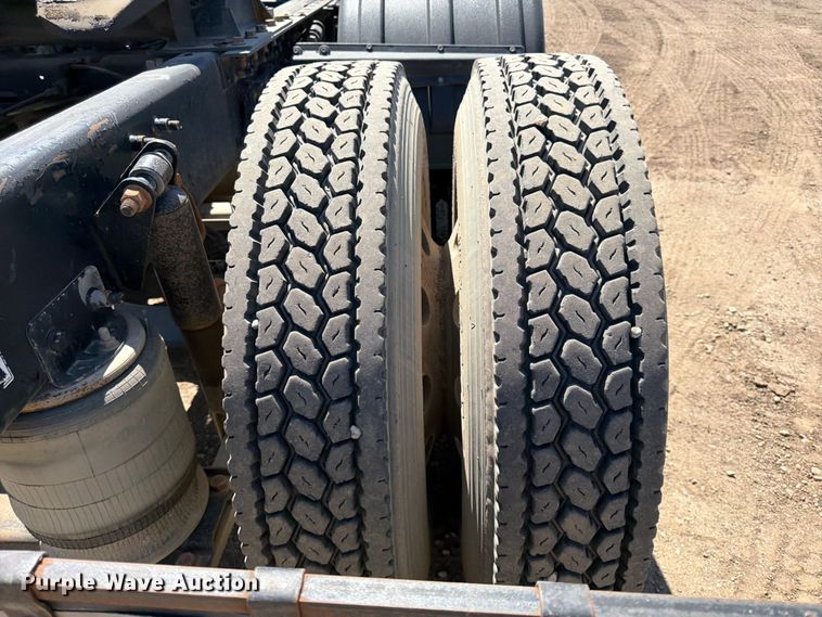 image for item FK0165 2007 Sterling A9500 Series semi truck