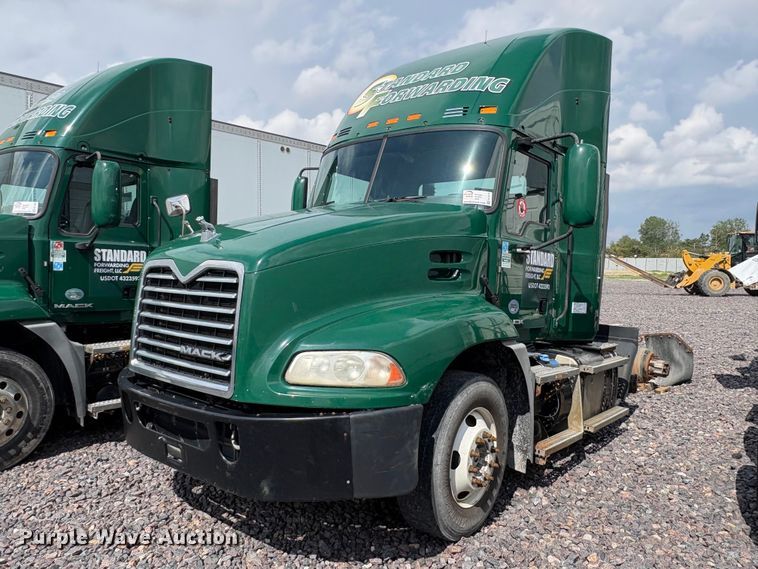 image for item FK1210 2016 Mack CXU613 semi truck