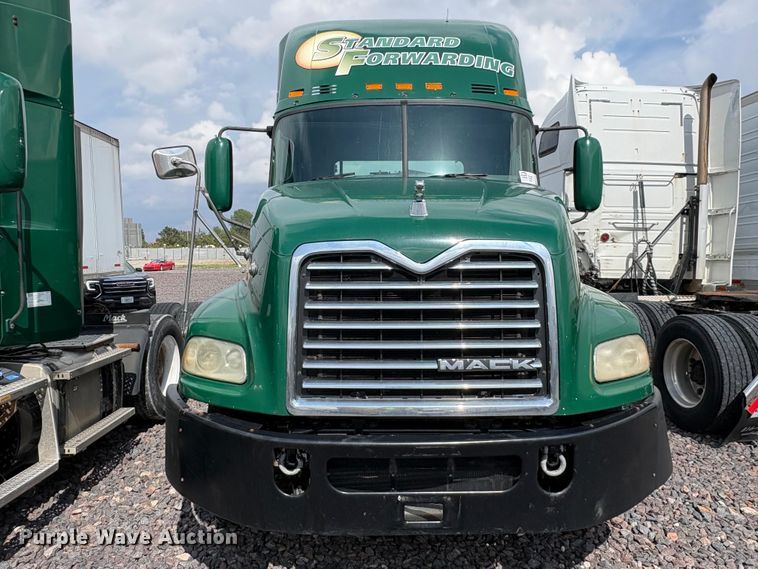 image for item FK1210 2016 Mack CXU613 semi truck