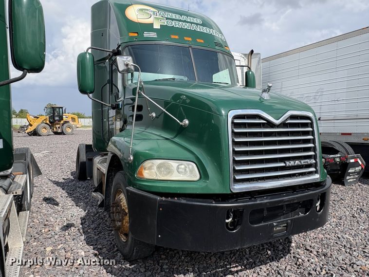 image for item FK1210 2016 Mack CXU613 semi truck