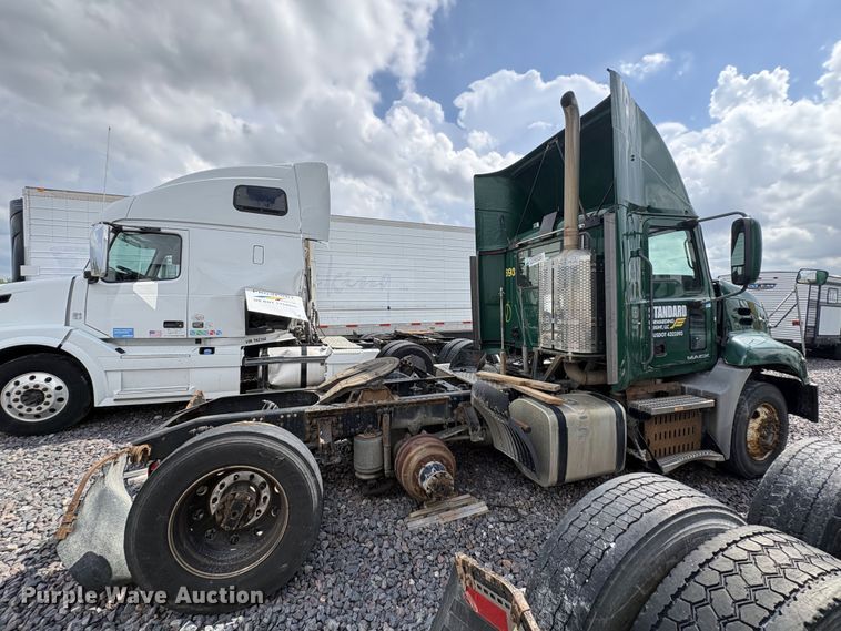 image for item FK1210 2016 Mack CXU613 semi truck