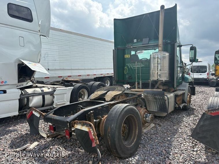 image for item FK1210 2016 Mack CXU613 semi truck