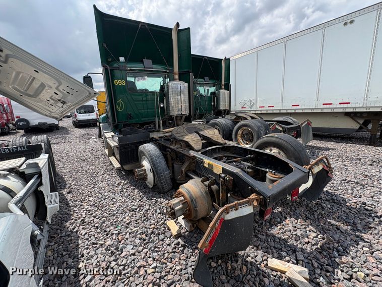 image for item FK1210 2016 Mack CXU613 semi truck