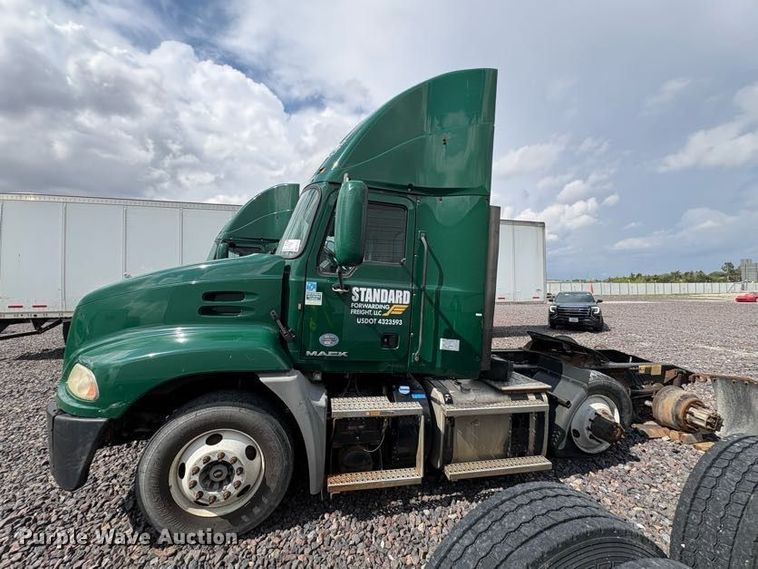 image for item FK1210 2016 Mack CXU613 semi truck