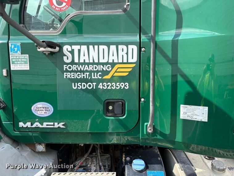 image for item FK1210 2016 Mack CXU613 semi truck