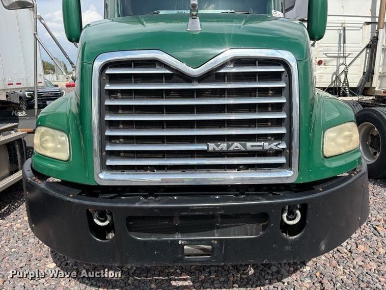 image for item FK1210 2016 Mack CXU613 semi truck