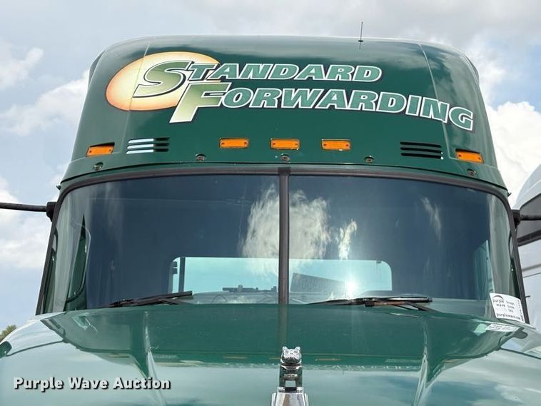 image for item FK1210 2016 Mack CXU613 semi truck