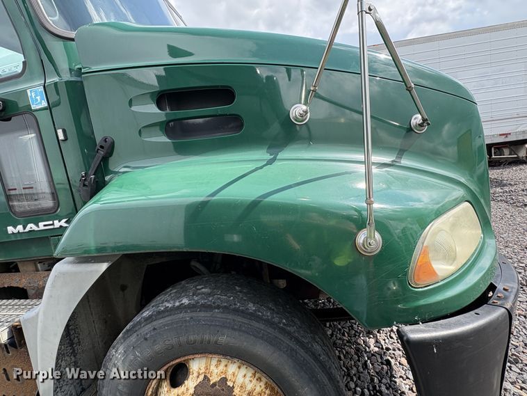 image for item FK1210 2016 Mack CXU613 semi truck
