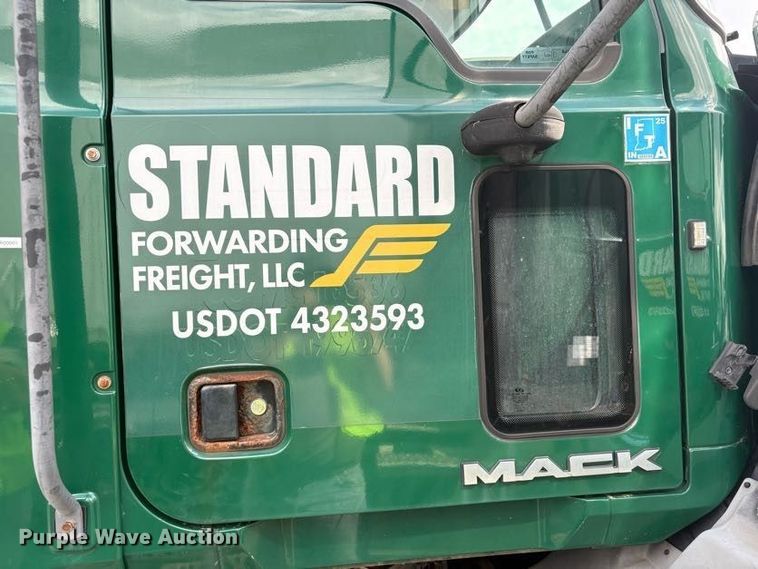image for item FK1210 2016 Mack CXU613 semi truck
