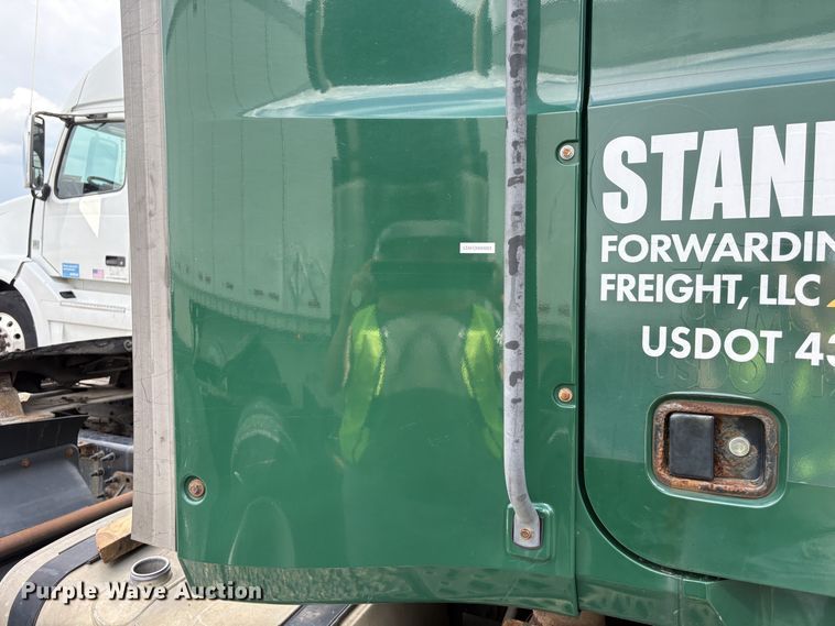 image for item FK1210 2016 Mack CXU613 semi truck