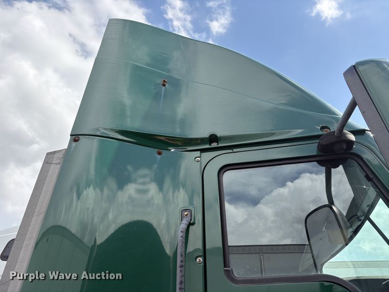 image for item FK1210 2016 Mack CXU613 semi truck