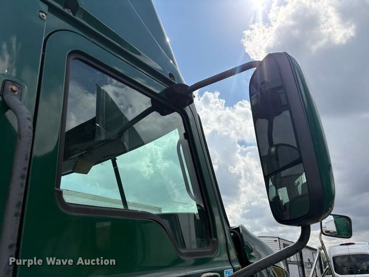 image for item FK1210 2016 Mack CXU613 semi truck