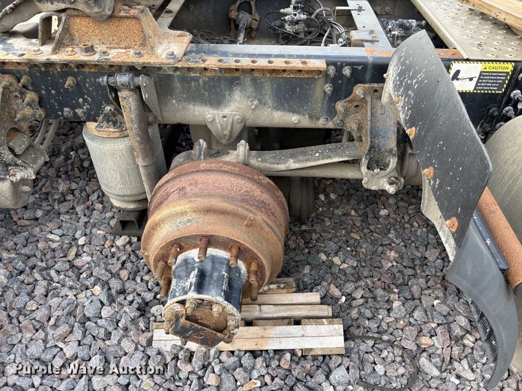image for item FK1210 2016 Mack CXU613 semi truck