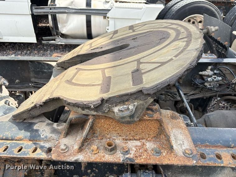 image for item FK1210 2016 Mack CXU613 semi truck