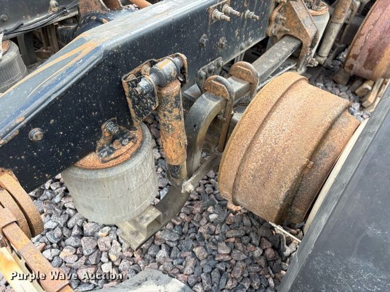 image for item FK1210 2016 Mack CXU613 semi truck
