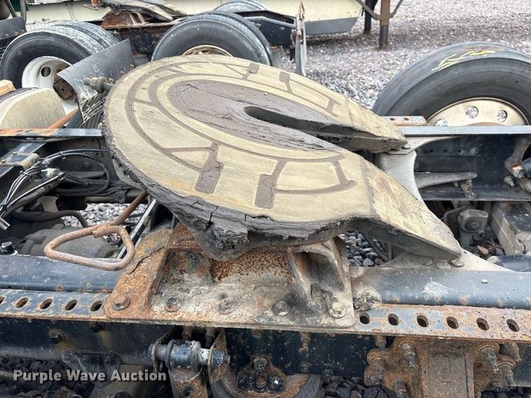 image for item FK1210 2016 Mack CXU613 semi truck