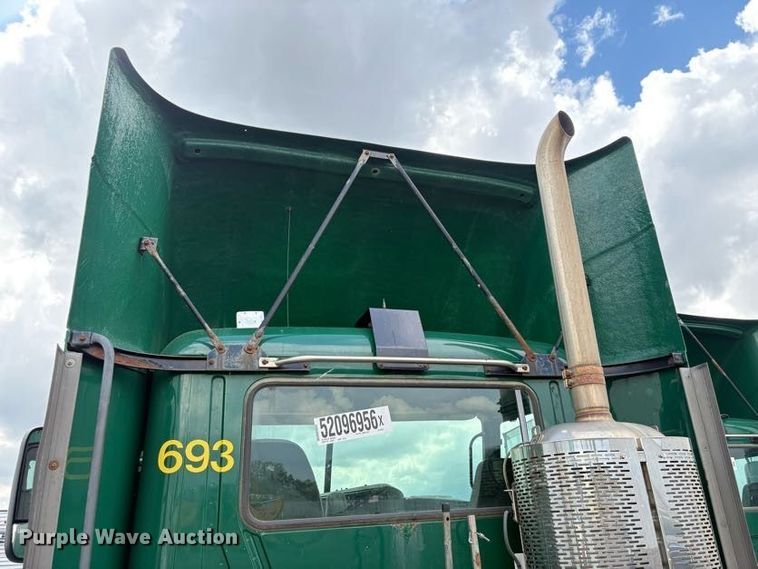 image for item FK1210 2016 Mack CXU613 semi truck