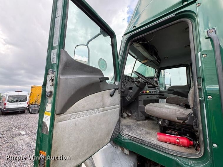 image for item FK1210 2016 Mack CXU613 semi truck