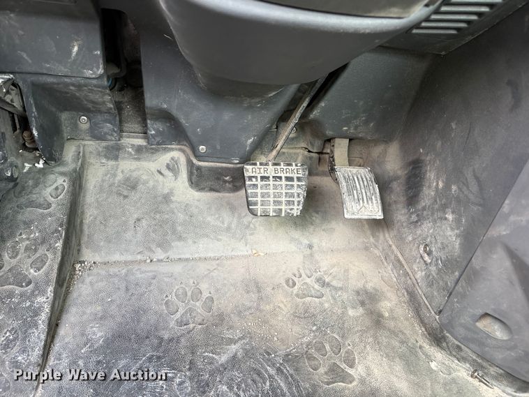 image for item FK1210 2016 Mack CXU613 semi truck