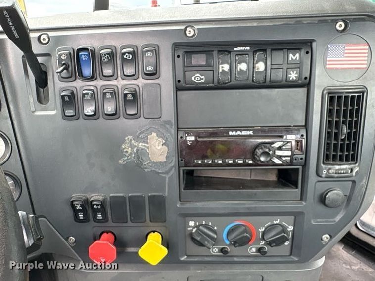 image for item FK1210 2016 Mack CXU613 semi truck