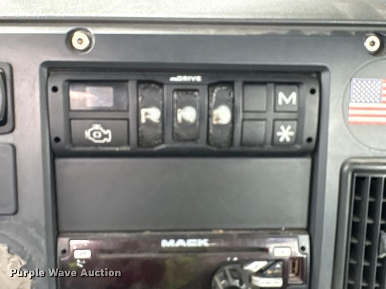 image for item FK1210 2016 Mack CXU613 semi truck
