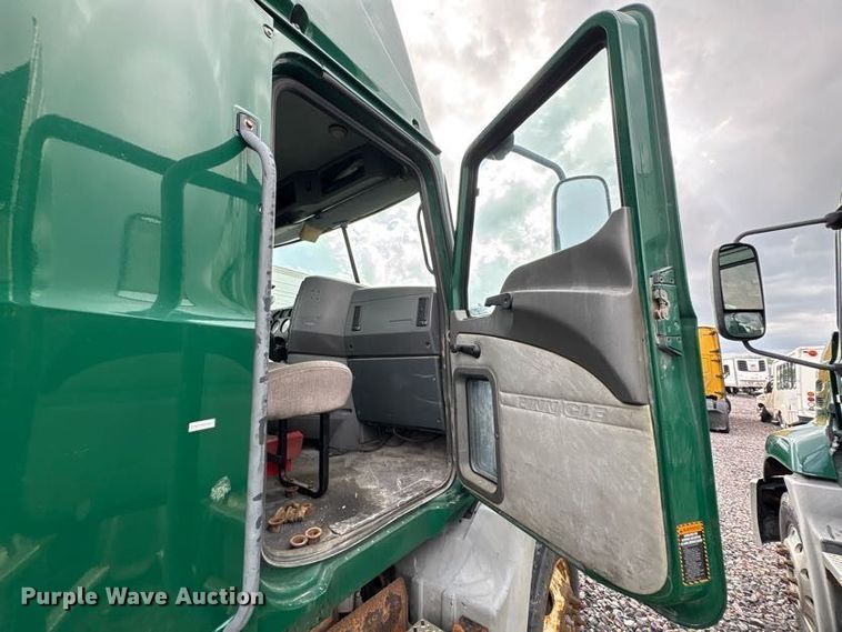 image for item FK1210 2016 Mack CXU613 semi truck