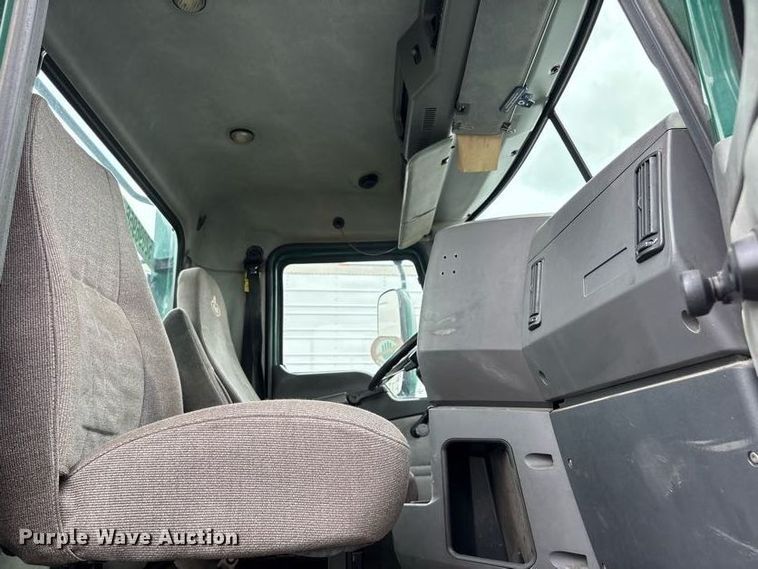 image for item FK1210 2016 Mack CXU613 semi truck
