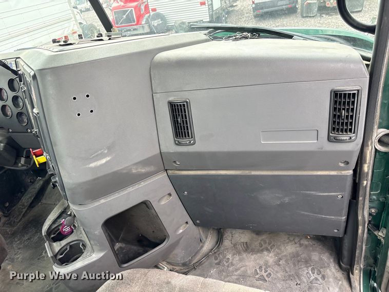 image for item FK1210 2016 Mack CXU613 semi truck