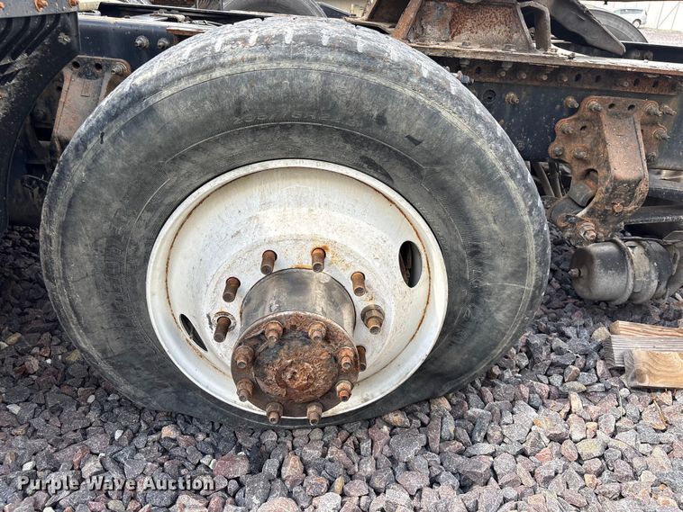 image for item FK1210 2016 Mack CXU613 semi truck
