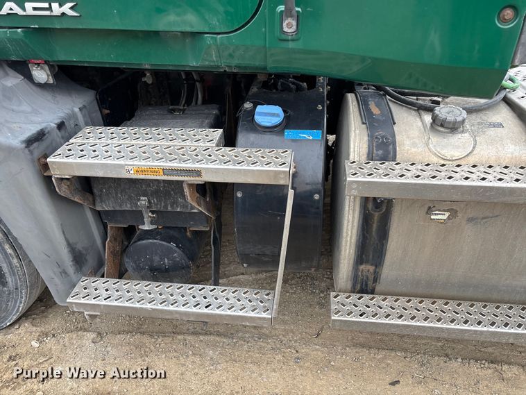 image for item FK1220 2016 Mack CXU613 semi truck